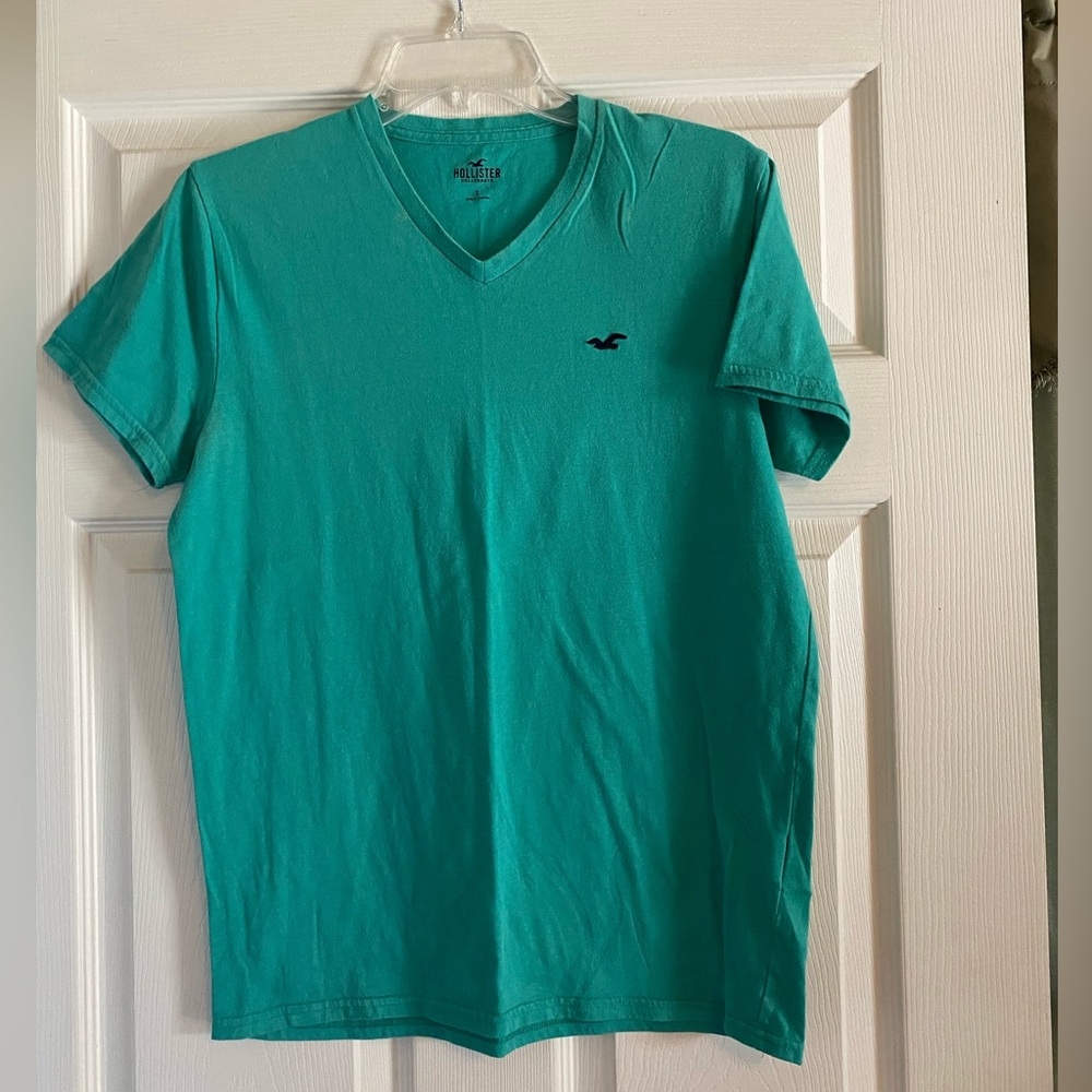 Hollister men’s V neck shirt